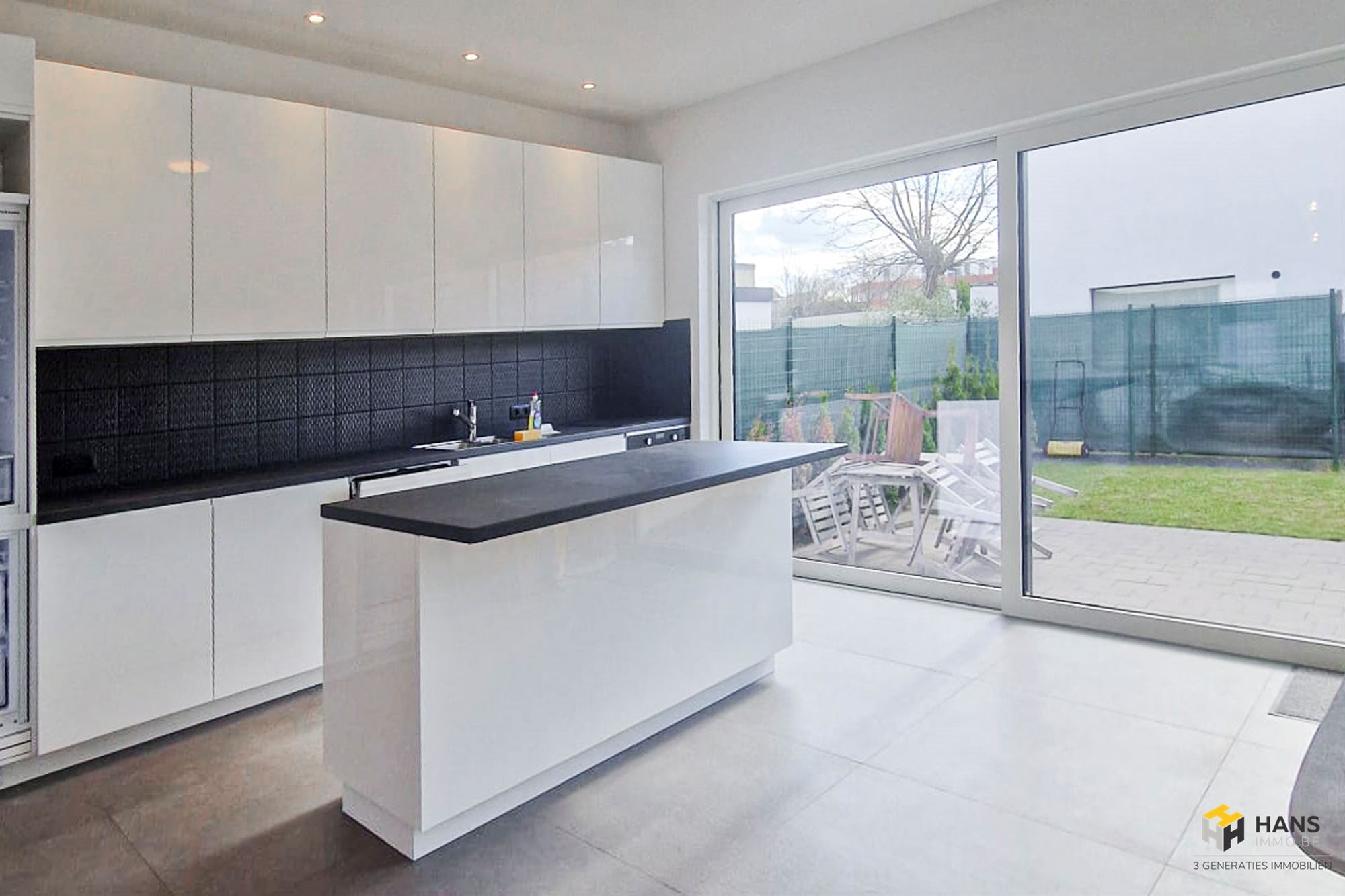 Instapklare woning (220 m²) met 3 slaapkamers en zuid-georiënteerde tuin (51 m²) in Rumst. - foto 5