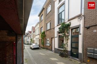 Deze gezellige en charmante woning is gelegen nabij het historisch centrum van GentWe bevinden ons in de Luxemburgstraat, een zeer rustige straat...