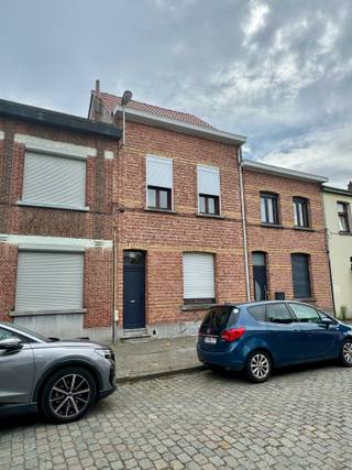 Uniek vergund investeringspand met 5 studentenkamers elk met eigen lavabo en douche en 1 studio met eigen lavabo, douche, toilet, keuken en...
