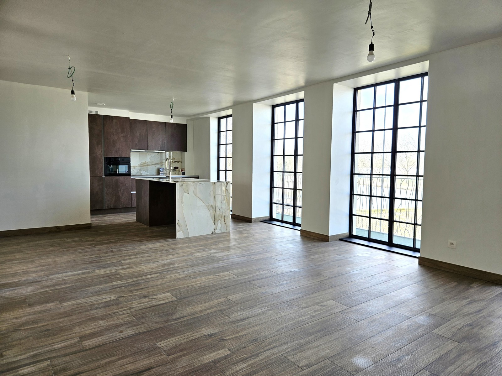 Stijlvol gerenoveerd appartement met zicht op het kanaal - foto 2