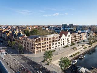 Ben je op zoek naar een commercieel vastgoedproject met maximale visibiliteit aan de Belgische kust? Deze uitzonderlijk ruime casco handelsruimte te koop bevindt zich op een absolute toplocatie in Nieuwpoort. Het pand maakt deel uit van de exclusieve nieuwbouwresidentie 'De Kaai' en is strategisch gelegen op de hoek van de Karel Coggelaan met de Kaaiplaats.<br /><br />Dankzij de unieke ligging aan de sfeervolle Kaai geniet jouw toekomstige zaak hier van een enorme visibiliteit. De constante stroom van dagelijkse auto-, fiets- en voetgangerspassages garandeert een maximale visibiliteit en een continu potentieel aan klanten.<br /><br />Uitzonderlijke commerciële ligging: Een hoekpand aan de Kaaiplaats dat charme, bereikbaarheid en commerciële uitstraling moeiteloos combineert.<br /><br />Met een bruto vloeroppervlakte van 163,5 m² biedt deze casco ruimte alle vrijheid voor een indeling en afwerking volledig op maat van jouw business.<br /><br />Mogelijkheid tot de aankoop van een praktische kelderberging en een naastliggend appartement (ideaal als woon-werkcombinatie of investering).<br /><br />De oplevering is voorzien in 2028, wat je de tijd geeft om jouw concept tot in de puntjes voor te bereiden.<br /><br />Of je nu droomt van een modern kantoor, een stijlvolle toonzaal, een praktijkruimte voor vrije beroepen of een unieke retailzaak; deze commerciële ruimte biedt het perfecte canvas voor een succesvolle onderneming.<br /><br />Interesse in dit unieke handelspand in Nieuwpoort?<br />Aarzel niet en neem vandaag nog contact op voor meer informatie, de plannen of een vrijblijvend gesprek over de mogelijkheden.<br /><br /><br />Bestuursmaatregelen in het maatregelenregister: nee