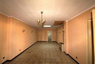 Op de grote markt van Denderleeuw bevindt zich dit karaktervolle hoekpand met veel mogelijkheden. Dankzij de zichtbare hoeklocatie en de nabijheid...