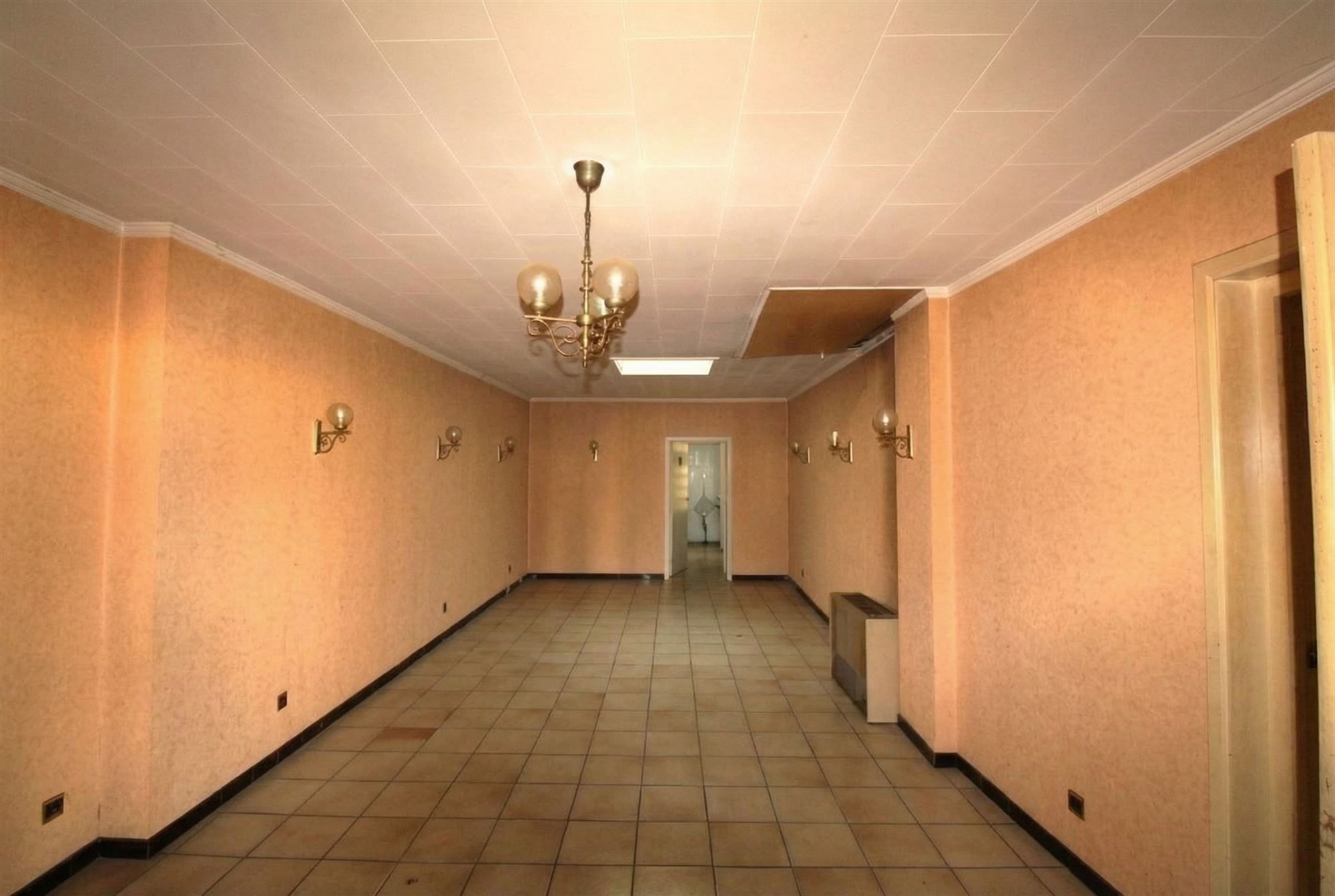 Voormalig horecapand met potentieel te koop op de grote markt van Denderleeuw - foto 3