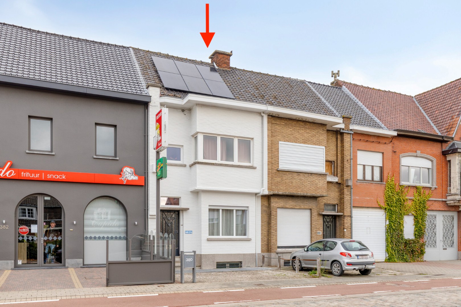 Verzorgde woning met diepe tuin, carport én uitweg! - foto 1