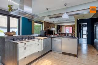  Maison rénovée de 4 chambres à coucher avec grand jardin et piscine. Découvrez cette maison 3 façades dans le village de Perk, caractérisée par un...