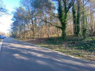 Rustig en residentieel gelegen bouwgrond van 29a 63ca!Deze residentieel en bosrijk gelegen bouwgrond (Valleilaan links van nr 36) op de Heikantberg...