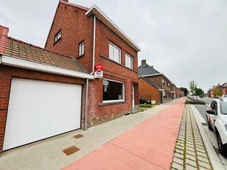 Prachtige woning met 5 slaapkamers te koop in Roeselare.Deze woning is ideaal gelegen, makkelijk bereikbaar door de invalswegen(autosnelweg...)...