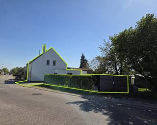 Charmante halfopen bebouwing nabij centrum Arendonk met ruime tuin.Deze instapklare huurwoning in Arendonk verwelkomt je via een verzorgde inkomhal...