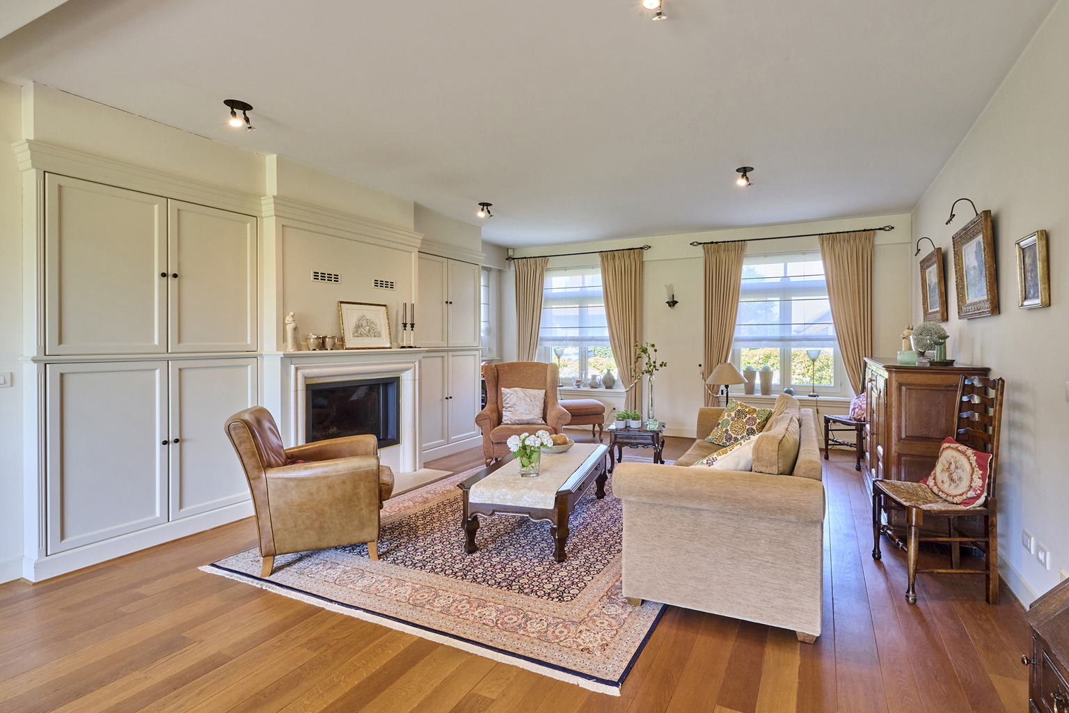 Exclusieve villa met bijgebouwen op 6.660m² grond - foto 4