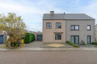 Gunstig gelegen 3 slaapkamerwoning met ruime tuin te Oud-TurnhoutEPC: 187kWh/m² I Beschikbaarheid: 01/01/2026 I Tuin met tuinbergingInteresse? Vraag...
