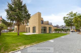 Dit woonproject bestaat uit zes geschakelde woningen, waarvan vier gelijkvloerse met elk een privé terras en tuin, en twee woningen op de...