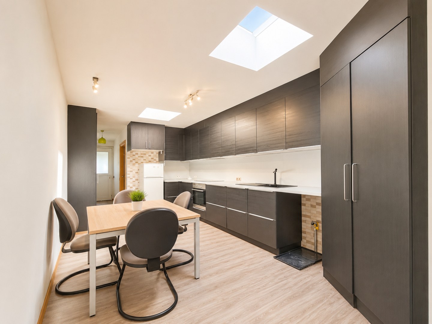 Woning met tuin en zonnepanelen te Lokeren - foto 3