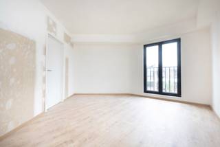 Groot appartement 76m² met een grote woonruimte (+35m²). Gelegen te Evere in een kleine gebouw met slechts 12 appartementen. Hanriot is een...