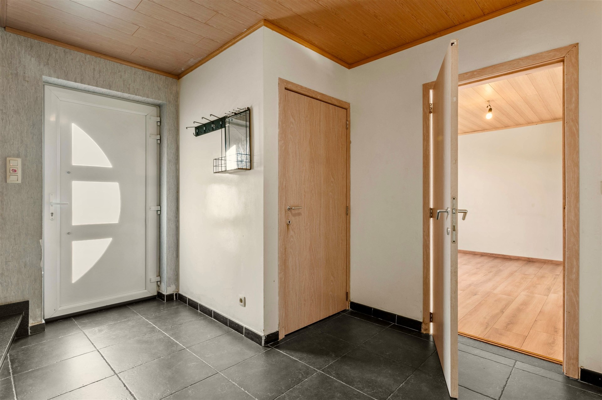 Knappe, ruime instapklare woning met 4 slpks, 2 bdks en tuin - foto 5