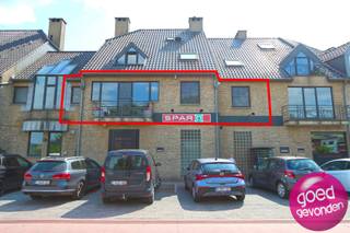 GEZELLIG APPARTEMENT OP UITSTEKENDE LIGGING voorzien van 2 slaapkamers, ondergrondse parking en aparte kelderberging inbegrepen.UITSTEKENDE LIGGING...