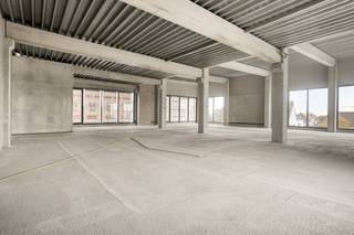Casco nieuwbouwkantoor van ca. 325m² gelegen in het project 'Hermes' langs de Bruggesteenweg 235 te Hooglede - Gits. Er is een vlotte verbinding...