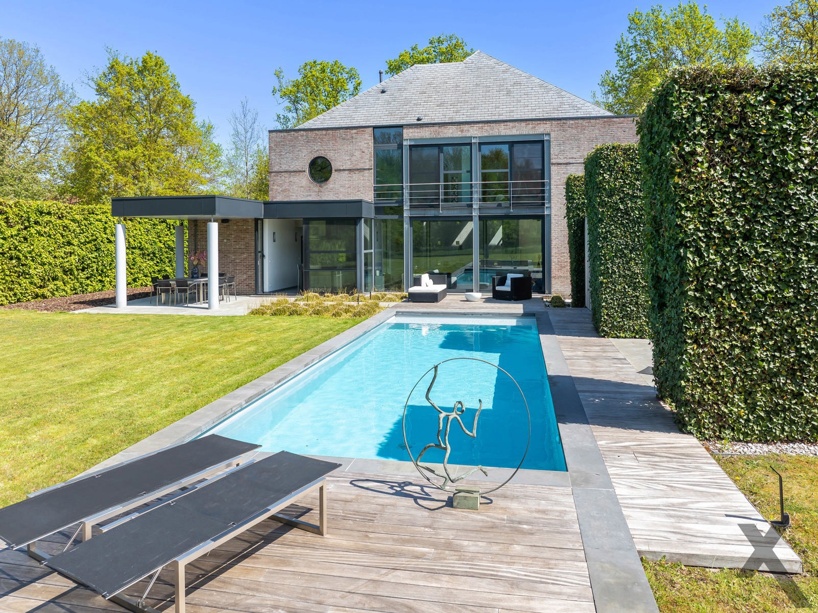 Tijdloze architecturale villa met weids zicht op natuur - foto 2