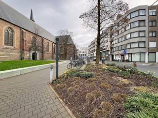 Opbrengsteigendom/appartementsgebouw in centrum RoeselareIn het hart van Roeselare, op slechts 100 meter van de Grote Markt, bevindt zich dit...