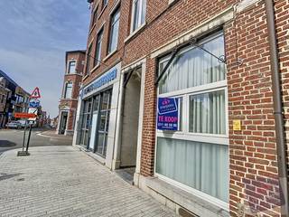 Ontdek deze verrassend ruime eengezinswoning (182 m² volgens EPC), gelegen aan de Clockemstraat 29 in Sint-Truiden. Een uitstekende ligging:...