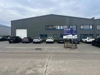 TE HUUR op Satenrozen, een magazijn van ca. 700m² met een kantoorruimte verdeeld over 2 verdiepingen van in totaal ca. 140m². Het magazijn is...
