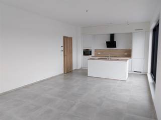 Vraag uw bezoek aan via info@optimusvastgoed.beTE HUUR: Recent appartement met 2 slaapkamers te Wellen!Dit nieuwbouw appartement is gelegen op de...
