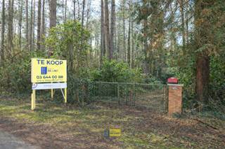 Op te frissen chalet in het bos te EssenLocatie:Deze open bebouwing is gelegen in een groene omgeving in Essen. De woning heeft een bewoonbare...
