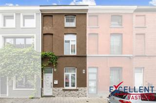 Ontdek deze instapklare rijwoning, een ideale plek voor wie op zoek is naar een unieke combinatie van centrale ligging en comfort.Bij binnenkomst...