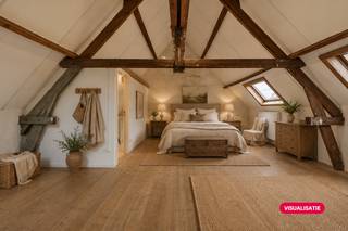 Vous recherchez une maison unique à vendre avec du caractère et du potentiel ? Ce manoir majestueux situé dans la rue Adegemstraat à Malines possède de beaux hauts plafonds, une surface habitable généreuse et de beaux planchers en bois. Il est situé au cœur de la ville.Maison idéale pour une famille nombreuse ou pour combiner un espace privé et un espace de pratique.Disposition :Rez-de-chaussée :-Entrée-2 salles de pratique spacieuses avec porte communicante-zone d'attente-terrasseÉtage intermédiaire :-Cuisine rénovéePremier étage-Spacieux salon avec salle à manger-Baie vitréeDeuxième étage :- 2 chambres-salle de bain- cellierTroisième étage :-Espace mansardé completCe bâtiment présente de nombreux avantages supplémentaires !Par exemple, un sous-sol spacieux a été aménagé. La terrasse confortable du rez-de-chaussée dispose d'une entrée donnant sur la Kroonstraat.Ne vous inquiétez pas pour une place de parking : vous pouvez acheter un box de garage à proximité !Cette belle maison étant inscrite sur la liste du patrimoine architectural établi, l'obligation de rénovation ne s'applique pas.Registre des mesures: non
