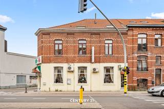 <p><strong>La Lumaca</strong></p><p>Op de Tiensesteenweg, nabij het hartje van Leuven, kan je deze uitzonderlijke overname kans terugvinden. <strong>La Lumaca, een Italiaans restaurant</strong> kan worden overgenomen en dit nabij één van de meest dynamische en gewilde universiteitssteden van België en zijn omliggende residentiële buurten. Het restaurant beschikt over een volledig ingerichte en operationele handelsruimte, inclusief sanitaire voorzieningen, en wordt aangeboden in instapklare staat voor een onmiddellijke verderzetting van de activiteiten. Het restaurant voorziet tevens 34 tot 38 zitplaatsen.</p><p><span><strong>Meer informatie of een bezichtiging ter plaatse? Aarzel niet en neem contact op met Jacky: jacky@connect-immo.be of 0495 53 46 49</strong></span></p>