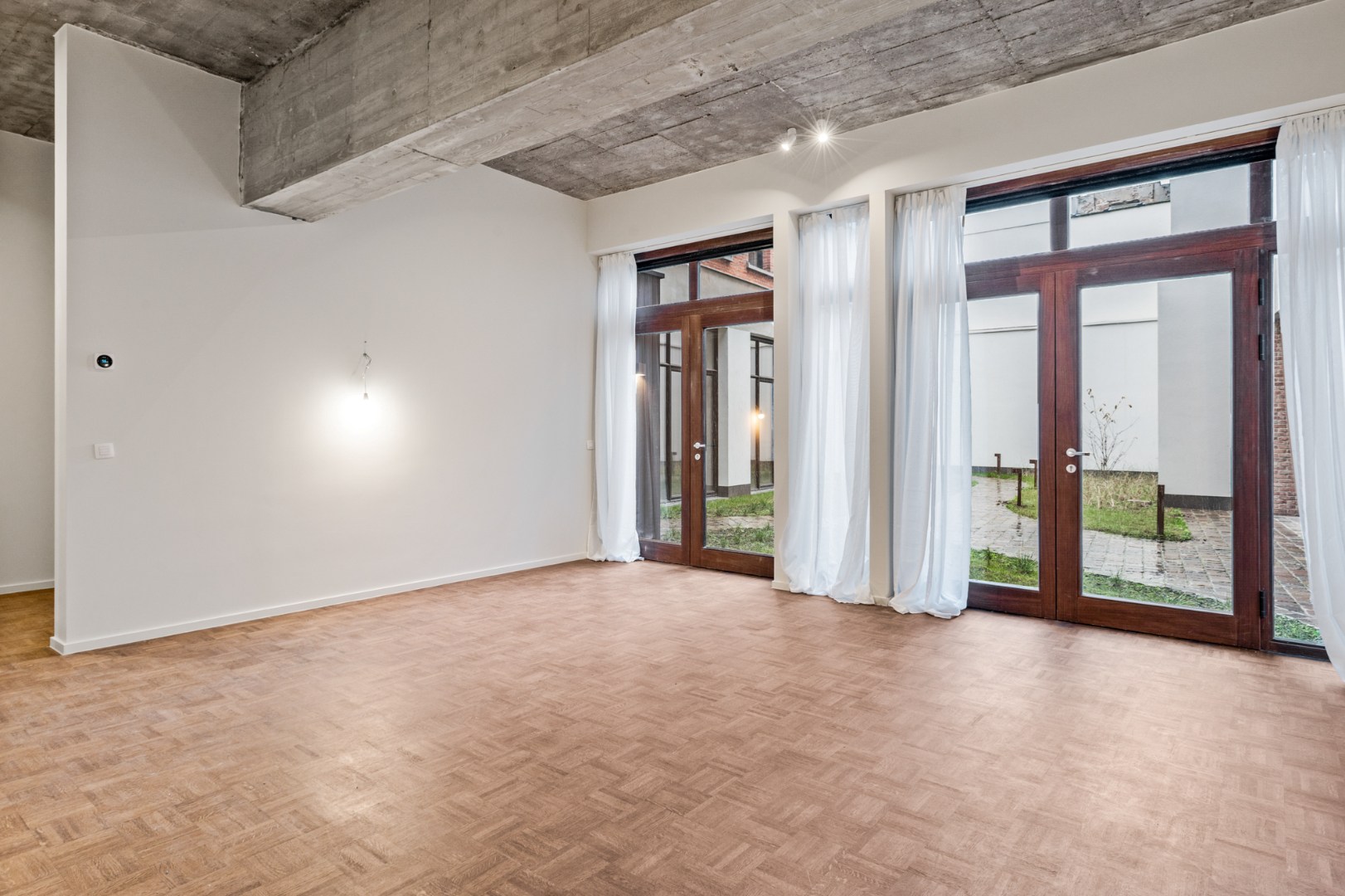 Stijlvol gelijkvloers appartement op absolute toplocatie! - foto 3