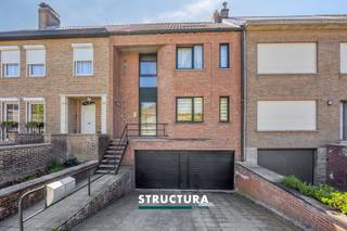 Op zoek naar een interessante investering met onmiddellijk rendement? Dit kleinschalig appartementsgebouw bestaande uit twee appartementen is...