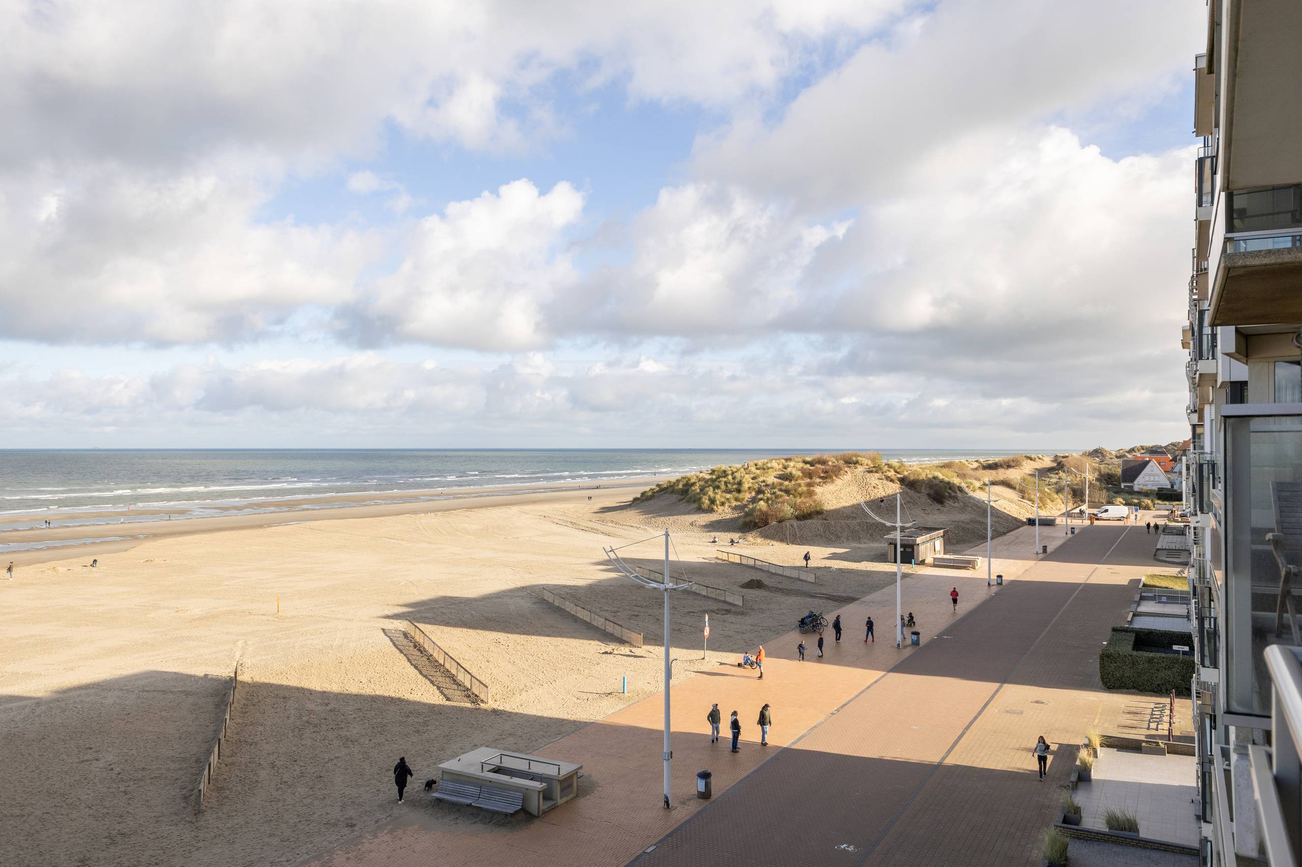 Appartement te koop op de zeedijk te Koksijde! - foto 1