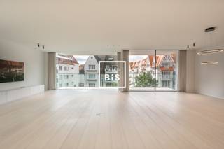 TE HUUR: Uitzonderlijk appartement op de Kustlaan met zuidgericht terrasHet exclusieve en prestigieuze nieuwbouwproject “Coast House” geniet een zeer...