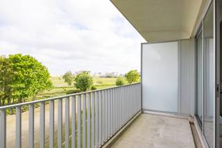 Oostende: Recent appartement met 2 terrassen en zicht op de w-Wellington Golf te koop! Bent u op zoek naar een recent en modern appartement met...