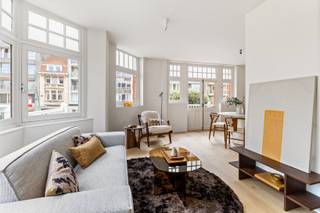 <strong>De Panne: Uitzonderlijk studio-appartement te koop! Unieke locatie, unieke residentie, prachtige afwerking!</strong><br /><br />Dit studio-appartement bevindt zich in de hoogwaardig afgewerkte residentie COCO, een uniek project van BAUHAUS Project. Residentie Coco is de perfecte match tussen het respecteren van de authenticiteit van het gebouw en alle comfort van een modern appartement dat luxueus tot in de laatste puntjes werd afgewerkt! Perfect voor wie op zoek is naar een pied-à-terre of een investering in hartje De Panne!<br /><br /><strong>Indeling:</strong><br />Inkomhal, badkamer met inloopdouche, apart toilet, lichtrijke woonkamer met prachtige aansluitende eethoek en open, volledig ingerichte keuken. Vanuit de woonkamer is er toegang tot een heel aangenaam terras dat de woonkamer quasi volledig omringt! Verder is er een aparte slaaphoek.<br />Het studio-appartement wordt verder aangeboden met een private kelder op het gelijkvloers.<br /><br /><strong>Troeven:</strong><br />• Historisch pand dat van A tot Z werd vernieuwd!<br />• Kleinschalige residentie met lift<br />• Luxueuze afwerking<br />• Heel centrale ligging, op enkele stappen van de zee!<br /><br />Interesse? Contacteer ons vandaag nog voor meer informatie of een bezoek.