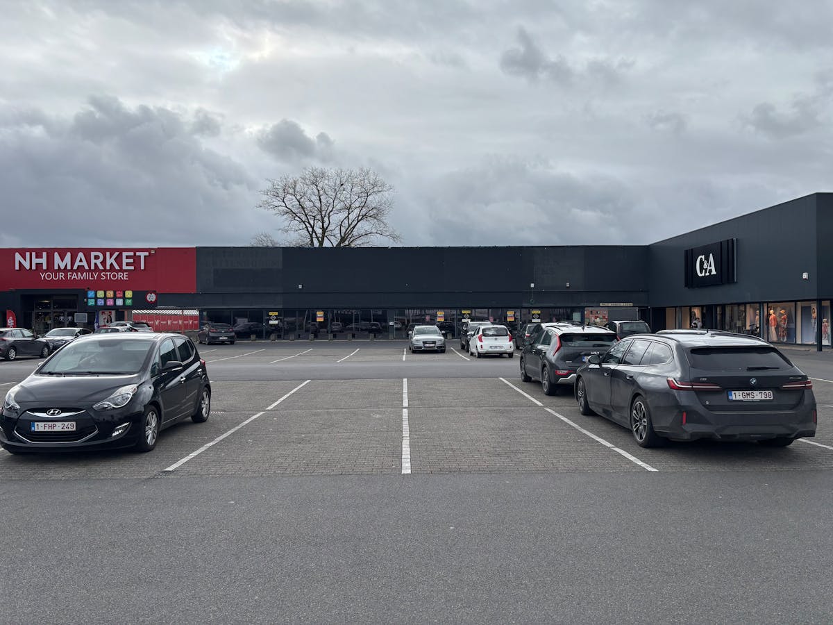 Baanwinkel van ca. 431 m² langs de Brugsesteenweg Roeselare - foto 2