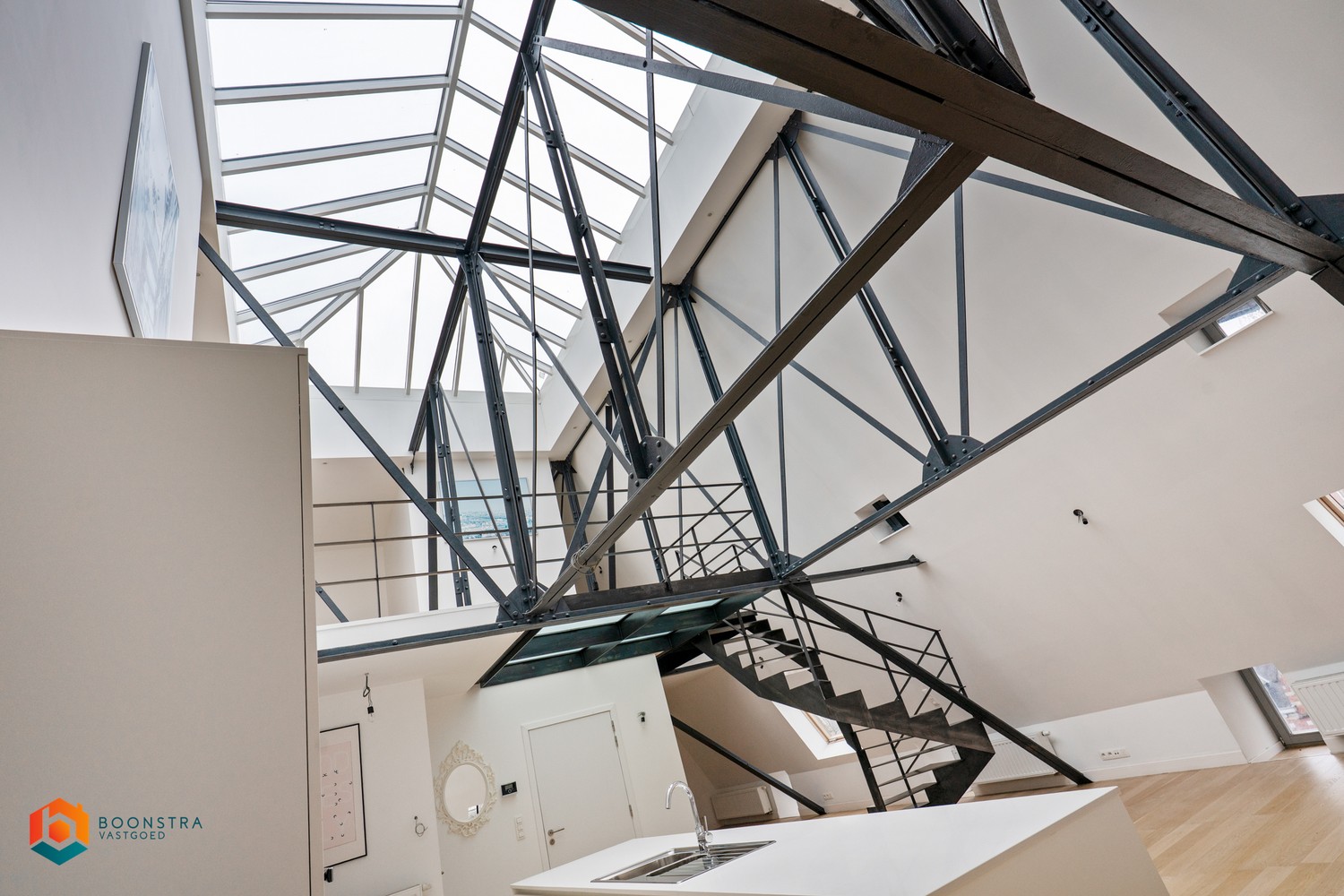 Ruimtelijke industriële loft (+/- 194 m²) met 3 slpkrs - foto 4