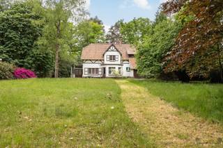 Karaktervolle cottage-villa op een royaal perceel van 8.603 m² in Kapellenbos. Op zoek naar ruimte, rust en karakter in het hart van Kapellenbos?Deze...