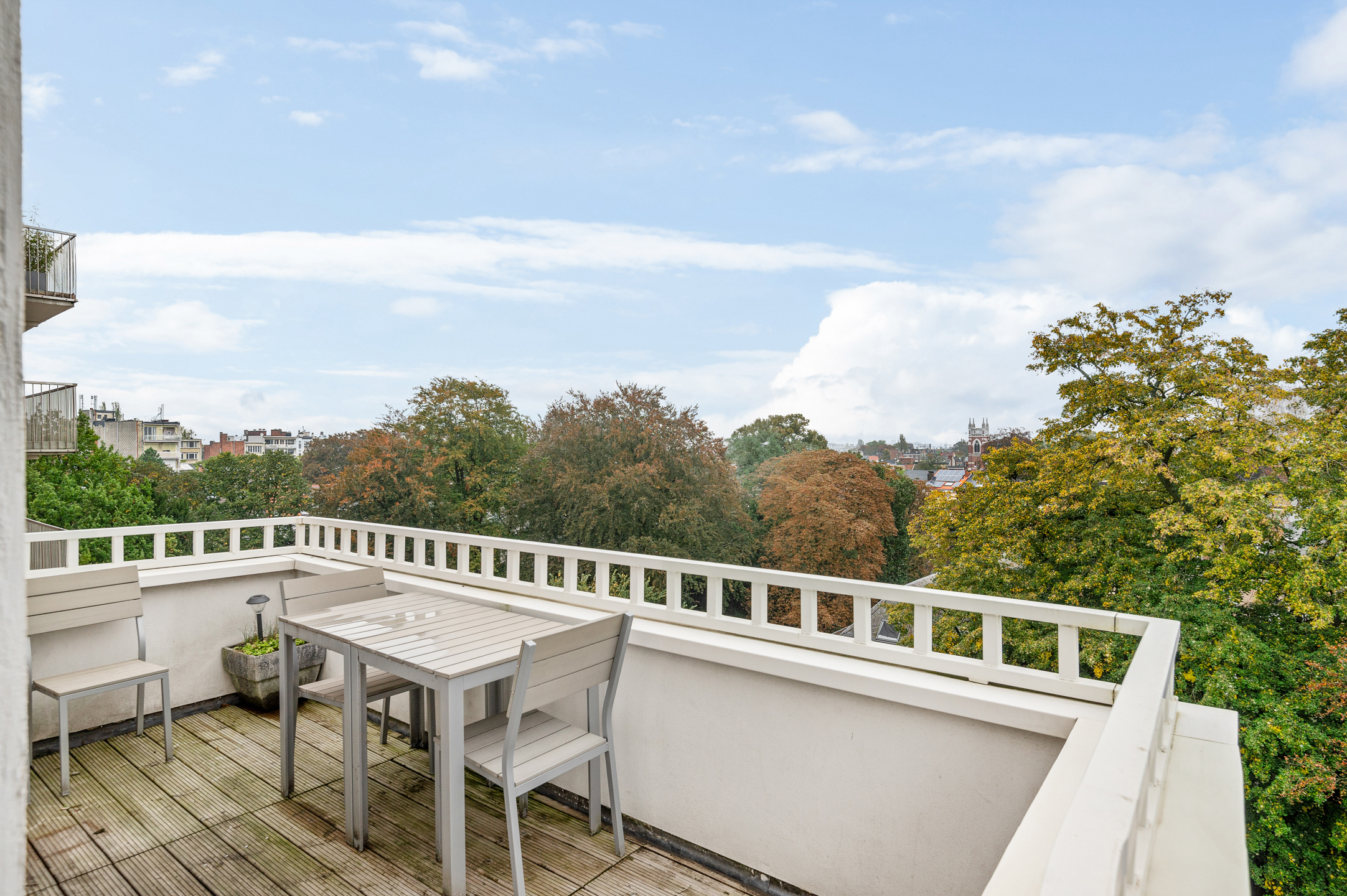 Tweeslaapkamer appartement op 7de verdieping met parkzichten - foto 4