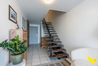 Instapklare bel-etage op topliggingOntdek deze knappe bel-etagewoning die ruimte, comfort en veelzijdigheid perfect combineert!Op het gelijkvloers...