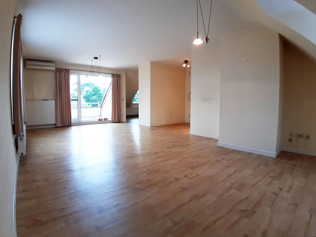 Ruim appartement op de 2de verdieping te Achel - foto 4