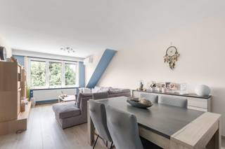 <p>Te koop: instapklaar appartement in Strombeek-Bever, centraal gelegen nabij scholen, openbaar vervoer en belangrijke invalswegen.</p><p> </p><p>Dit appartement combineert een praktische indeling met een ideale ligging in Strombeek-Bever. Dankzij de centrale locatie geniet u van een vlotte bereikbaarheid richting Brussel en alle dagelijkse voorzieningen in de directe omgeving. Het appartement is instapklaar en biedt een aangename woonomgeving voor zowel eigen bewoning als investering. De lichtrijke leefruimte zorgt voor extra wooncomfort. Bovendien beschikt het gebouw over een gunstig EPC-label B.</p><p> </p><p>• Woonkamer met aangename lichtinval</p><p>• Keuken met praktische indeling</p><p>• 2 slaapkamers</p><p>• Badkamer</p><p>• Terras</p><p>• Kelderberging</p><p> </p><p>Troeven</p><p>• Instapklaar appartement</p><p>• Ideale ligging in Strombeek-Bever nabij scholen, openbaar vervoer en invalswegen</p><p>• EPC-label B voor een energiezuiniger wooncomfort</p><p> </p><p>Neem vandaag nog contact op met je ERA-makelaar voor een bezoek.</p><p> </p><p>JOUW DROOMAPPARTEMENT. ZO GEVONDEN!</p>