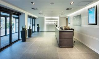 The Office is een gebouw met een totale bureeloppervlakte van 11.247 m² verdeeld over een gelijkvloers en 7 verdiepingen, palend via een...