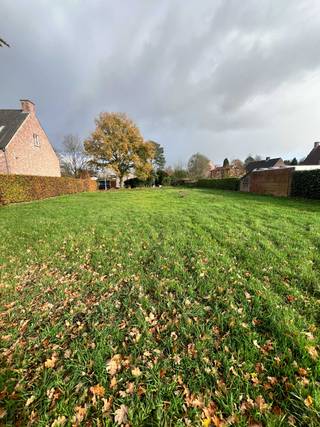 Perceel bouwgrond van 961m² in doodlopende straat!Perceel van 961m² op top locatie in Kalmthout vlakbij heide Kalmthout & centrum!Grond voor open...