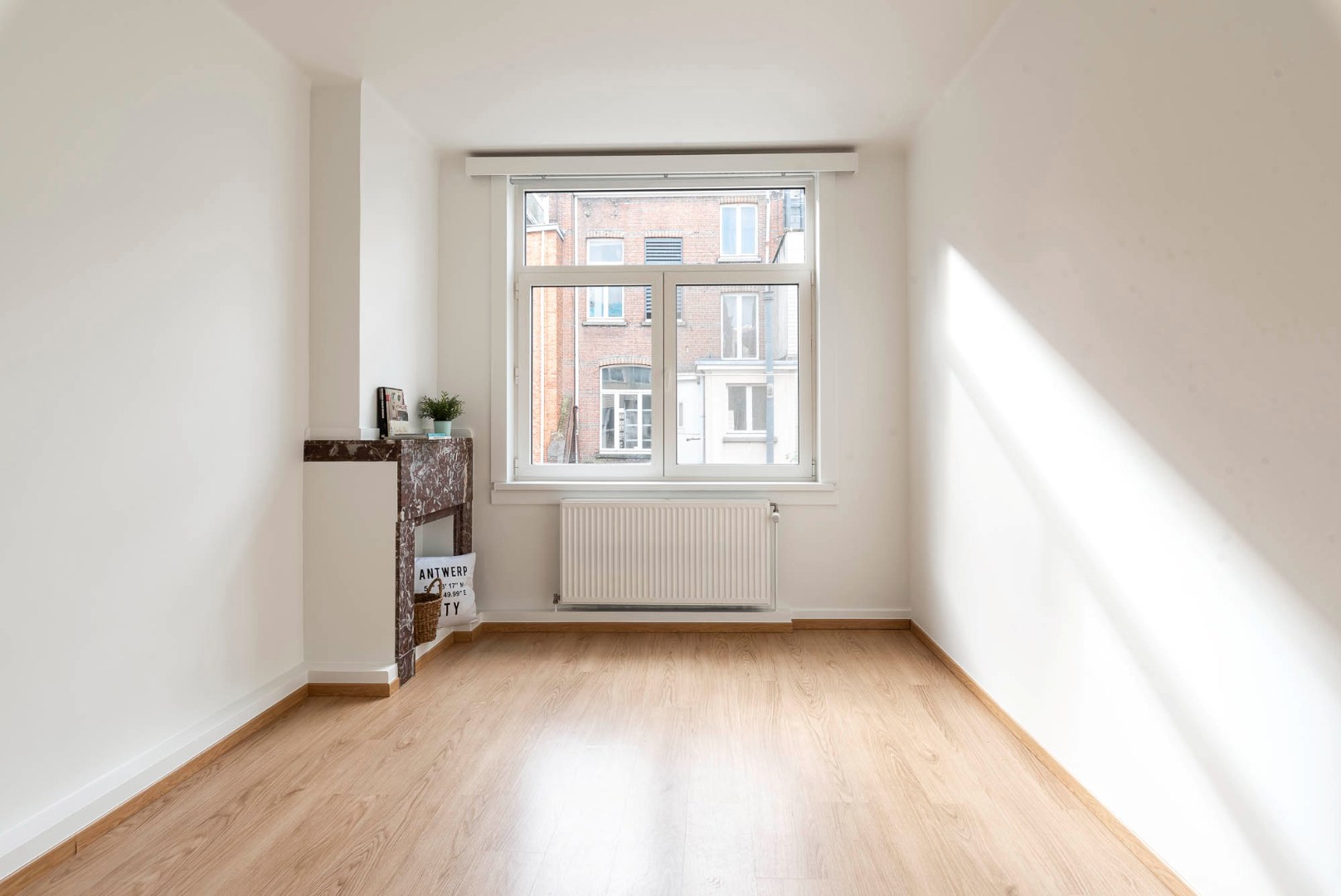 Ruim en charmant 2 slaapkamer appartement in het hartje van de stad. - foto 4