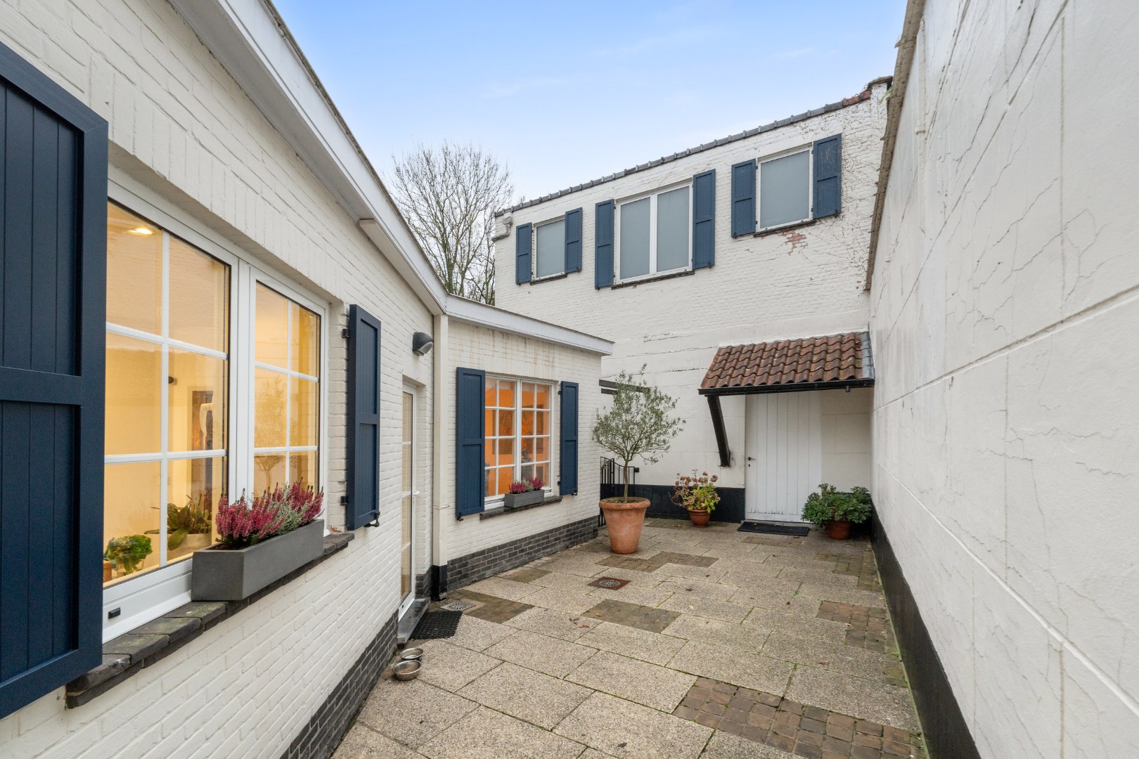 Unieke woning met handelsruimte, kantoor, 6 slpks &amp; 200 m² atelier/magazijn – ideaal voor vrije beroepers - foto 2