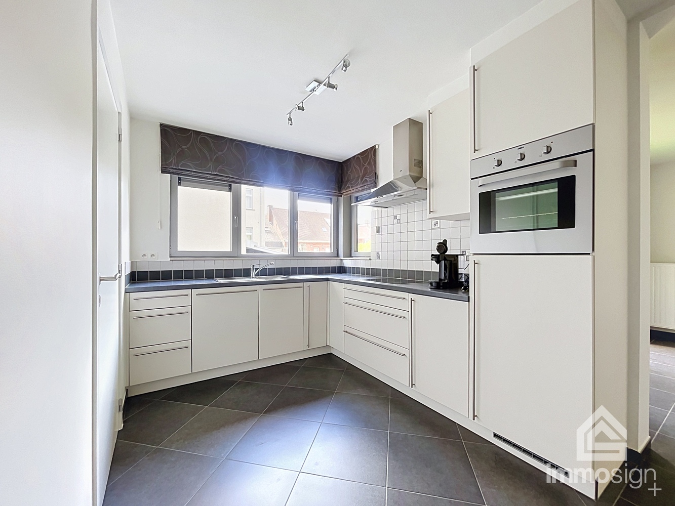 Praktisch appartement gelegen in het centrum van Bree! - foto 5