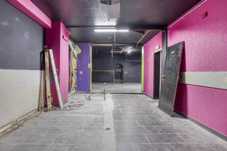 In het centrum van Kortrijk bevindt zich deze veelzijdige opbrengsteigendom, bestaande uit een te renoveren handelspand op het gelijkvloers en...