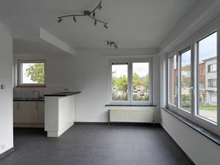 In een kleinschalig gebouw nabij Olmenbrug bevindt zich dit gerenoveerd hoekappartement dat staat te wachten op nieuwe bewoners!Het appartement...