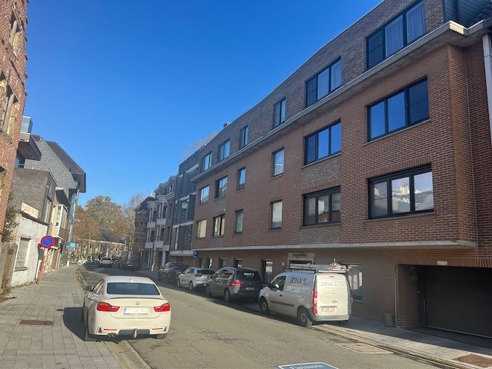 Centraal gelegen appartement met 2 slaapkmrs en autostaanplaats - foto 1